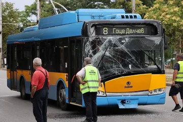 Два тролейбуса се удариха в София. Чия е вината