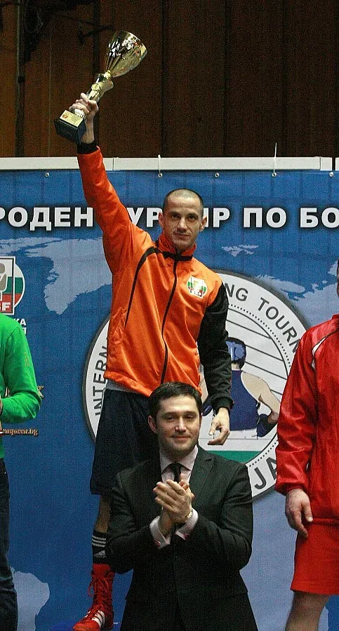 Да върнат бригадите и военното обучение