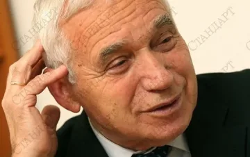 Кристалина фаворит на Желю Желев