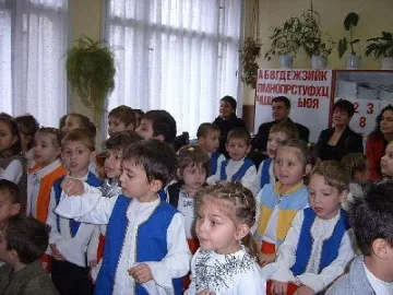 Хлапета учат за Коледа и Байряма