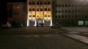 Таксиджия се вряза с "Лада" в общината 