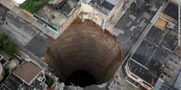 Дупка погълна янки заедно със спалнята му 