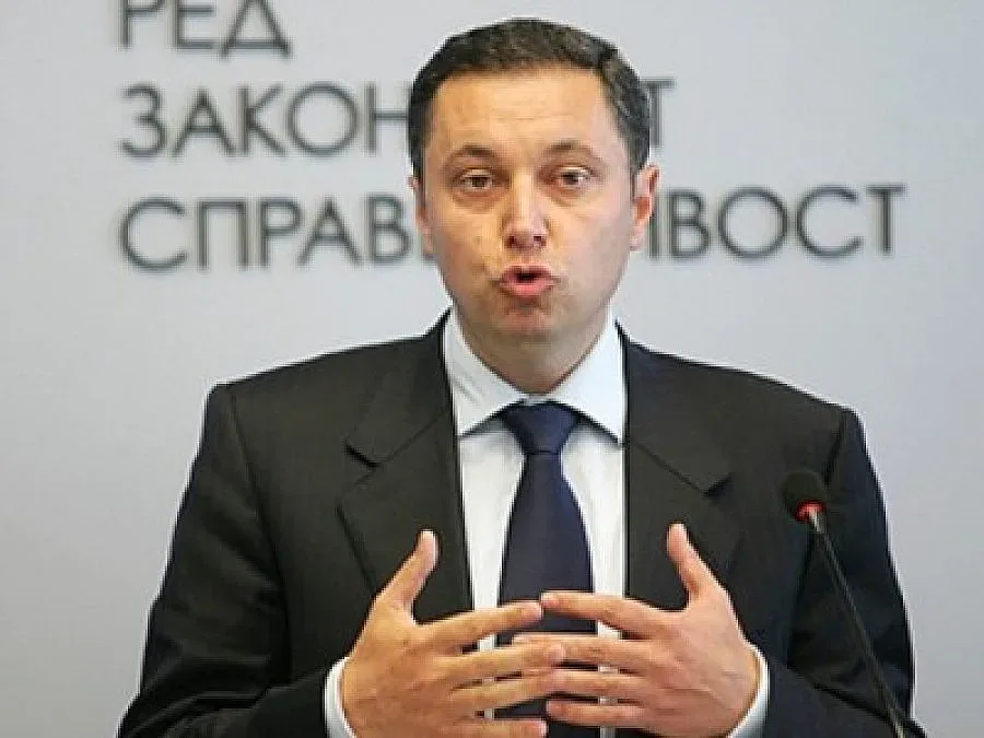 99% Безуханова ще е премиер, твърди Яне