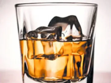 18 000 литра уиски изтекоха в канала  