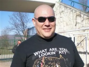 Агитката на Павето почва битка за театъра