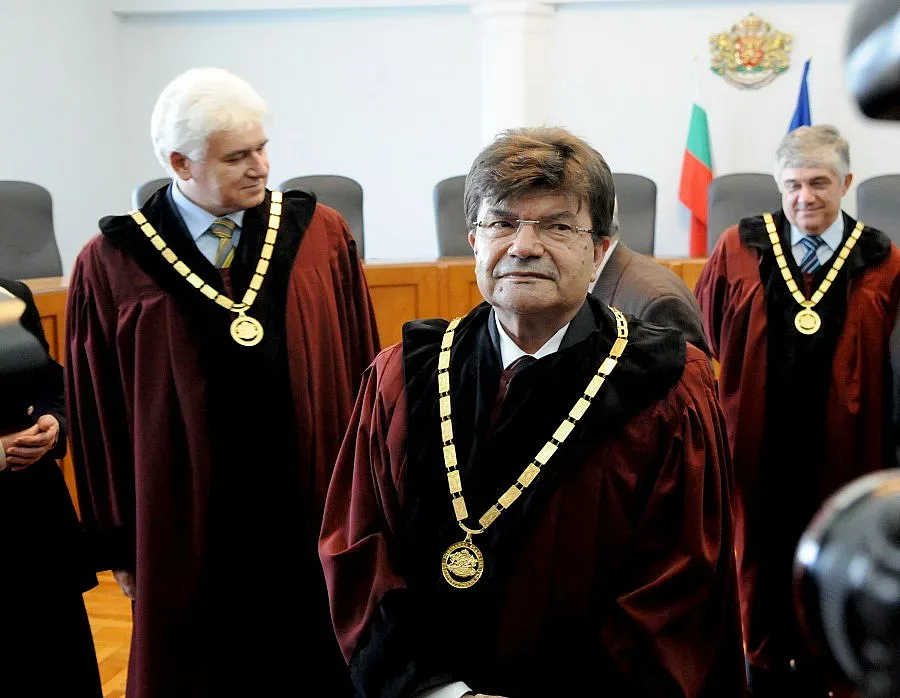КС най-после в пълен състав
