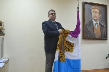 Радомир шие свое Самарско знаме   