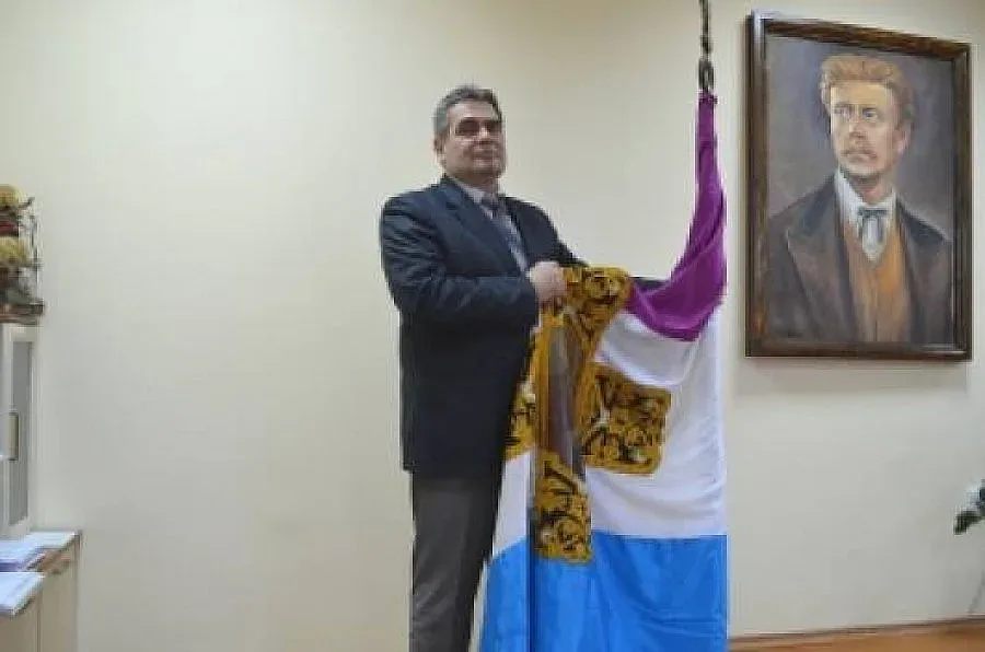 Радомир шие свое Самарско знаме