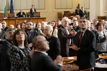 Политиците отново си прехвърлят топката