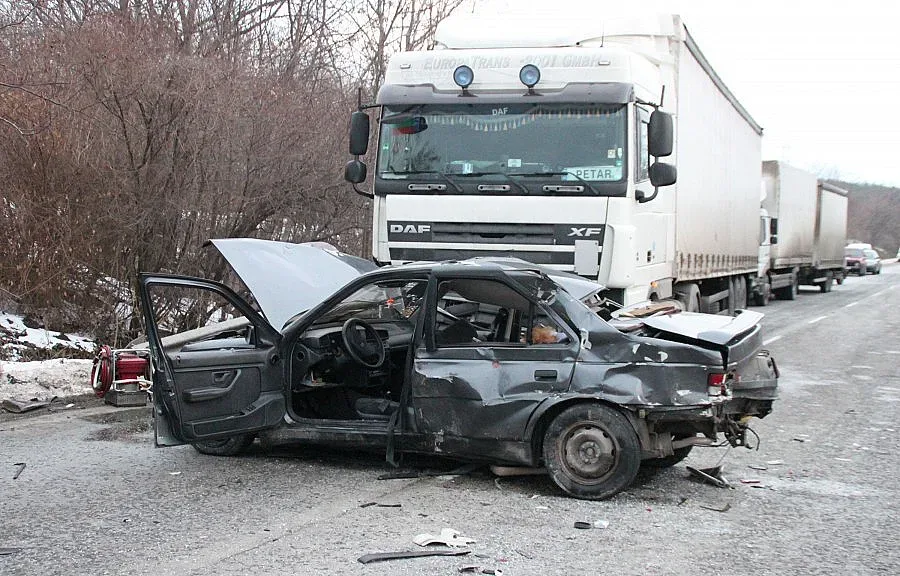 Верижен удар с жертва блокира Прохода на Републиката