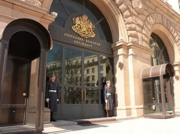 Асим  се отказа от палеж пред президентството