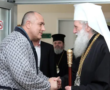 Дядо Неофит благослови Бойко