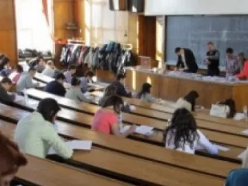 Студентите на протест срещу високите такси