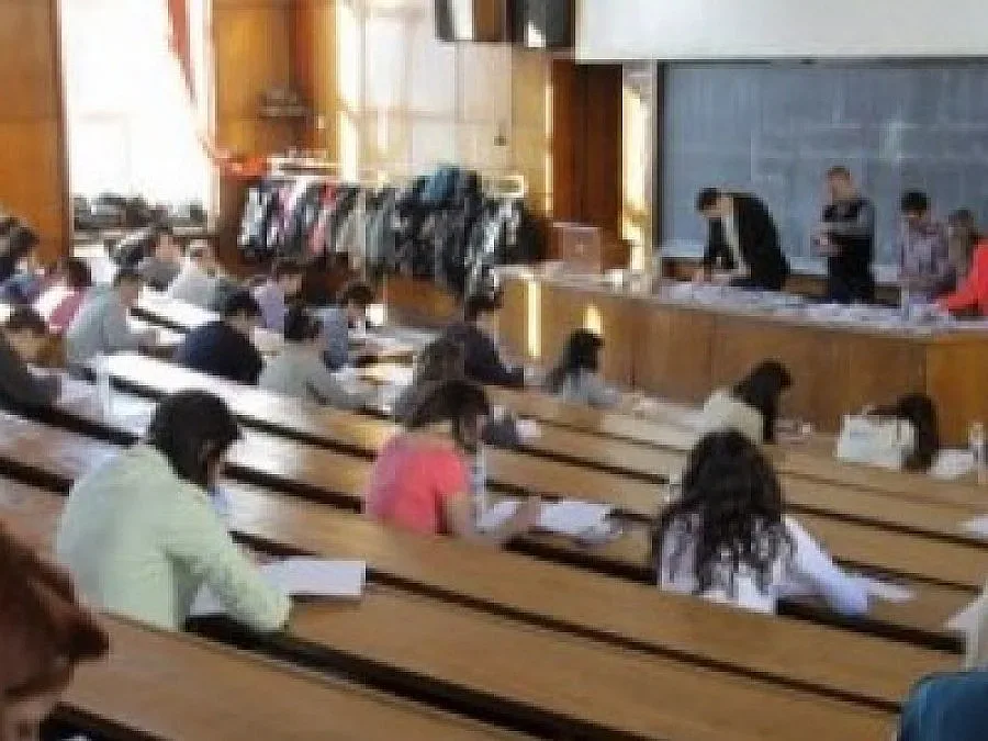 Студентите на протест срещу високите такси