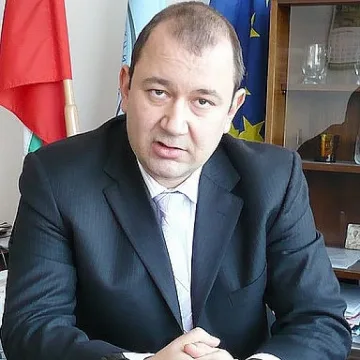 Закопчаха областен шеф за корупция