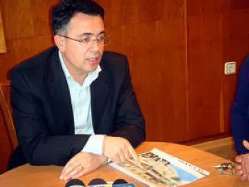 Кметът на Кърджали прати цветя на патриарха