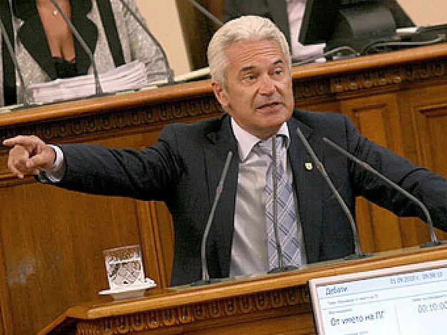 Волен напусна със скандал КСНС