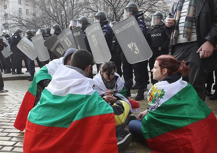 200 поддържат огъня на протеста в София