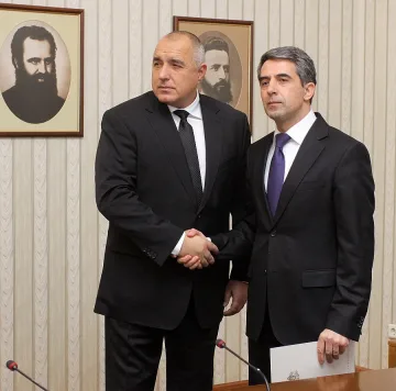 Неприлично предложение за власт (обобщение)