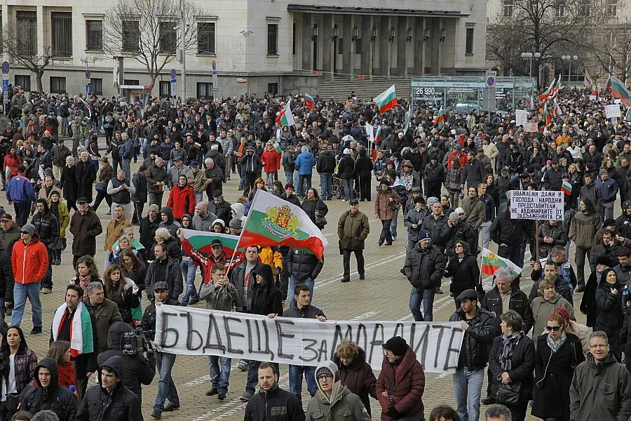 Партии под прикритие на улицата