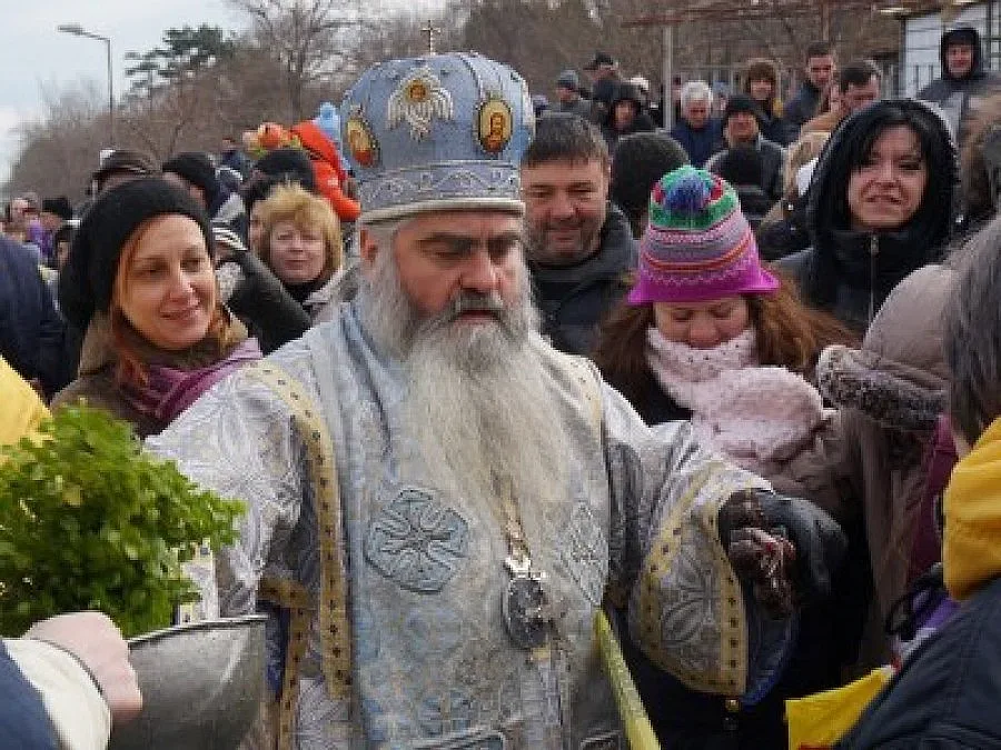 Дядо Кирил даде старт на борбата за престола