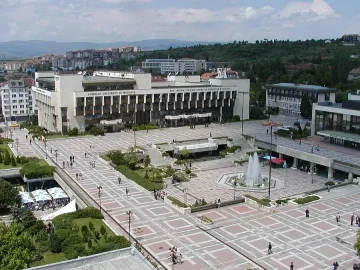Ученици евакуирани заради задушлива миризма