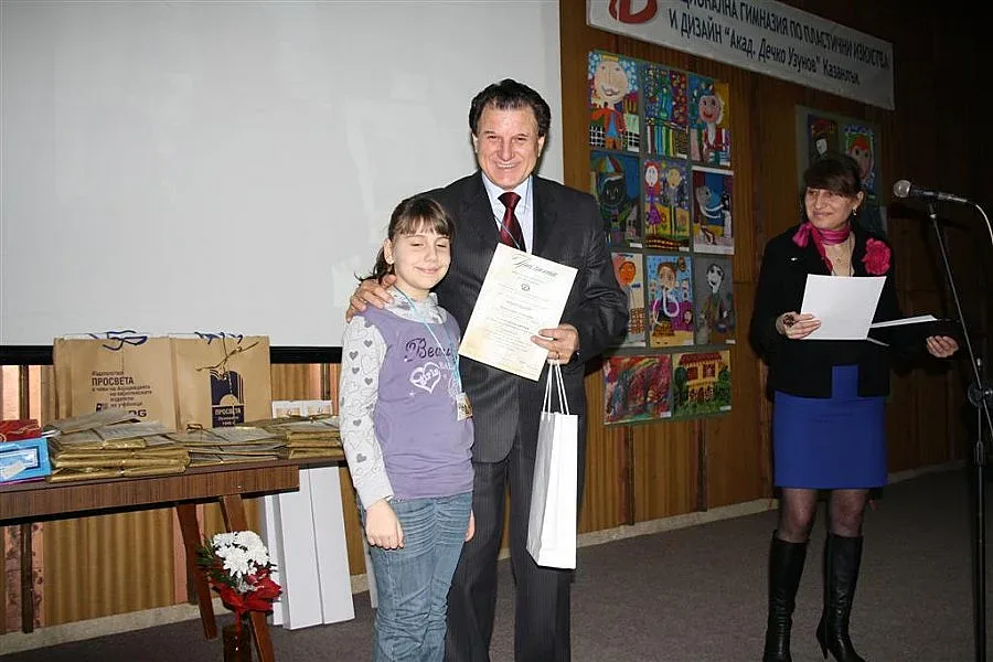 Отличиха наследници на Дечко Узунов