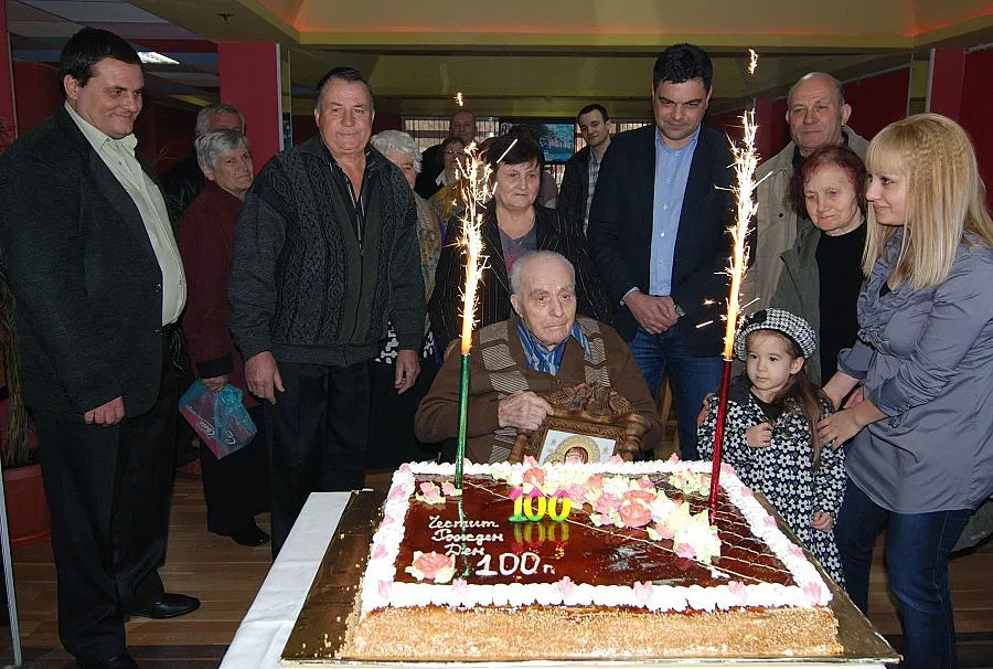 Столетник празнува с мента и риба от Марица