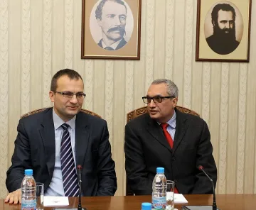 Сините не влизат в служебен кабинет