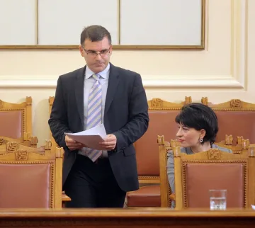 Дянков не уважи депутатите по "лични причини"