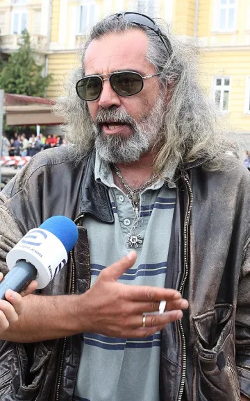 Слабаков събира "господари" и "слуги" 