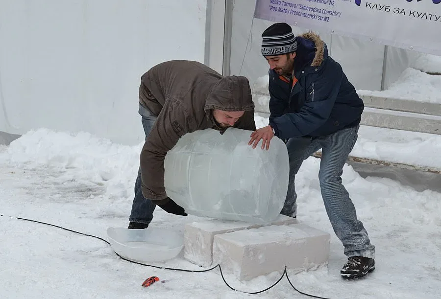Ваят леден бар и иглута в Пирин