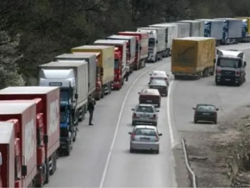 Камъни блокираха пътя за "Кулата"