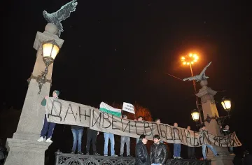 Партии ухажват лицата на бунта  