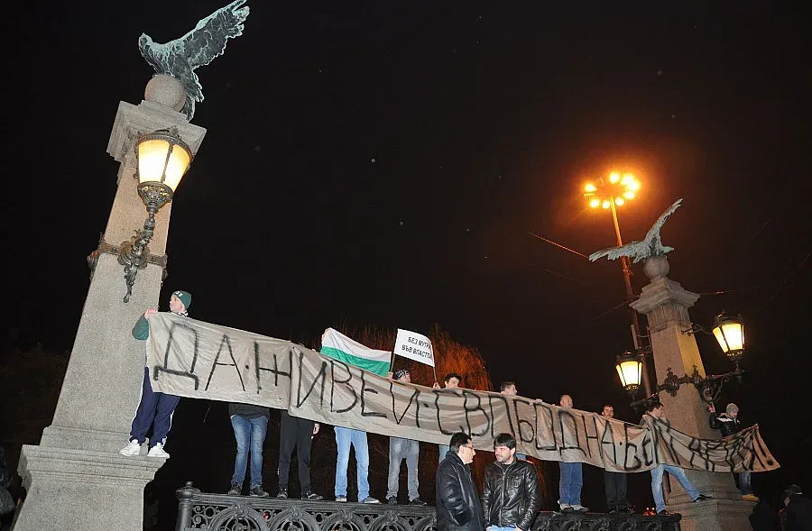 Партии ухажват лицата на бунта  