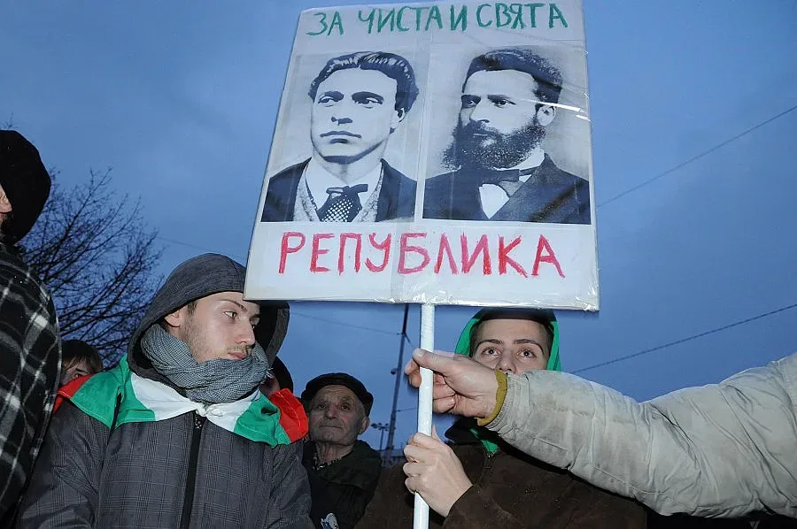 "Орлетата" се заядоха с прасетата