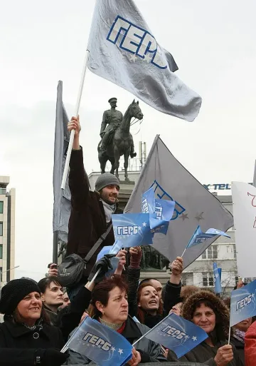 Общинари под строй на митинга "за" Бойко