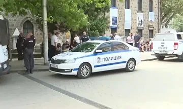 Полицаите се вдигнаха. Събират се пред президентството и МВР (ОБНОВЕНА)