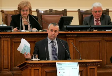 Пирински: Кой докара протеста пред НС?