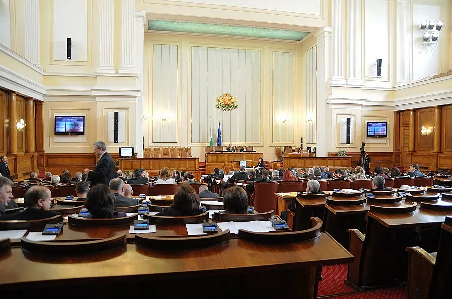 Токов удар в парламента