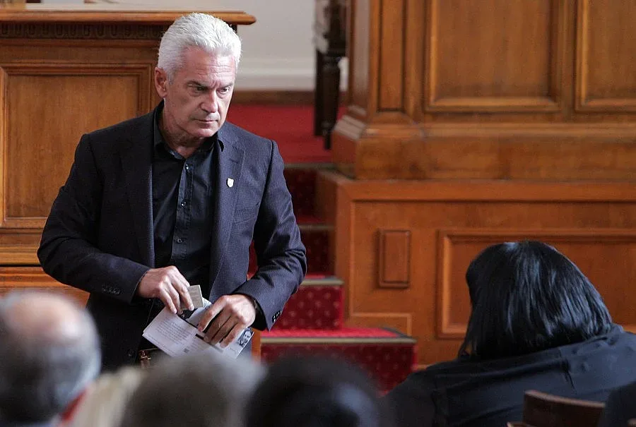 Сидеров изчете исканията на протеста