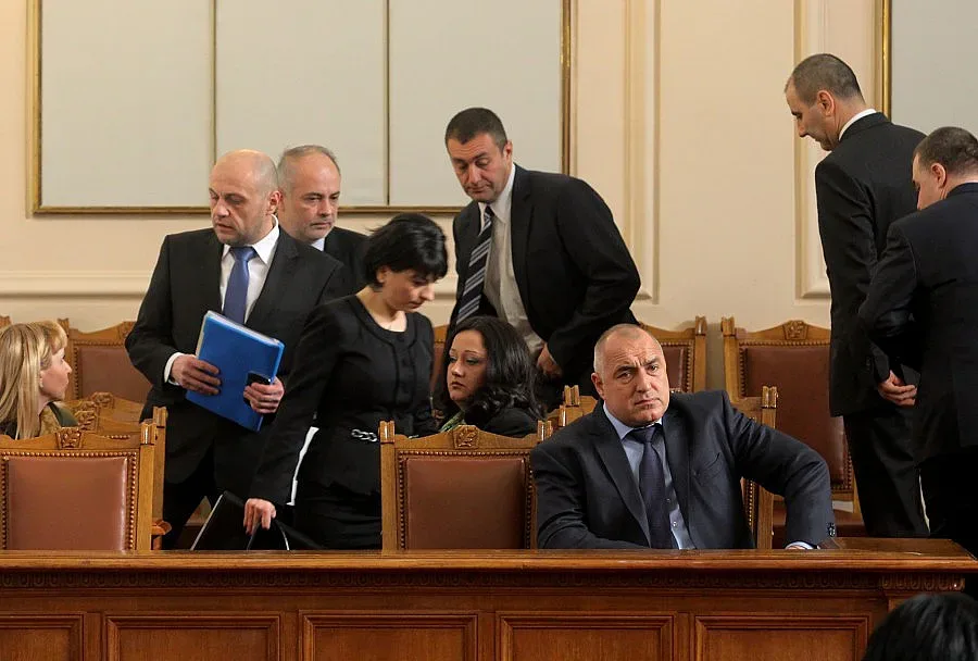 Парламентът гласува оставката на кабинета