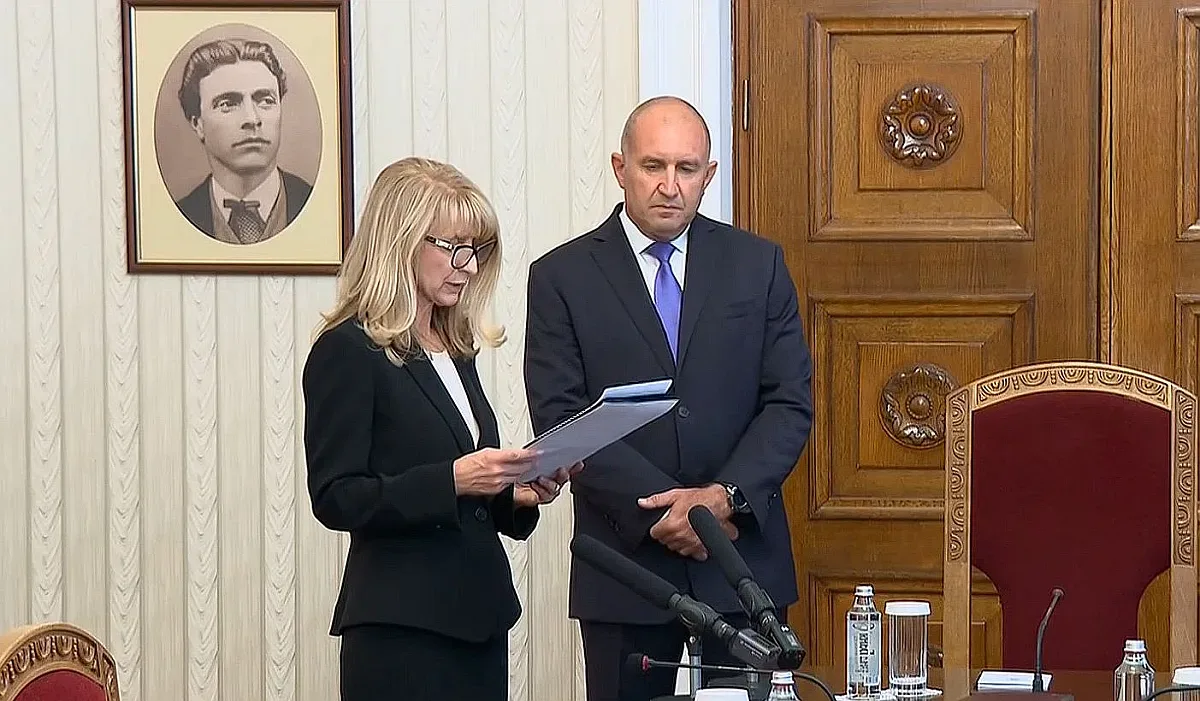 Безпрецедентна криза! Радев направи нещо невиждано