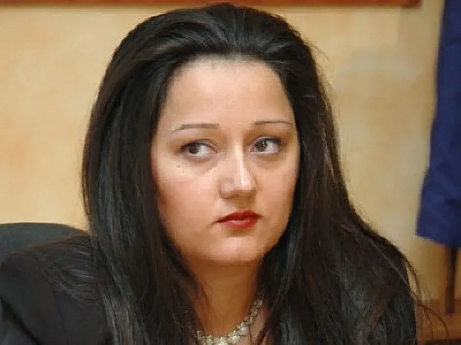 Павлова свиква тристранката