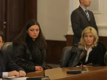 Изгониха от протест бунтарка на Бойко