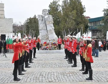 И Кърджали се поклони пред  Апостола 