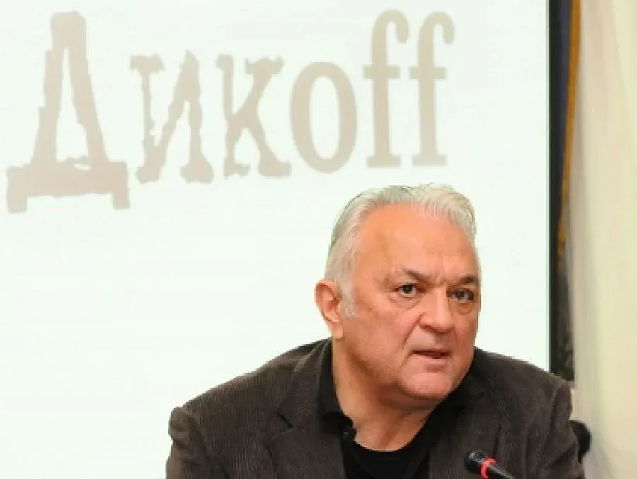 Сашо Диков сменя Карбовски