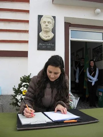 Преписват тефтерчето на Левски с гордост и вълнение