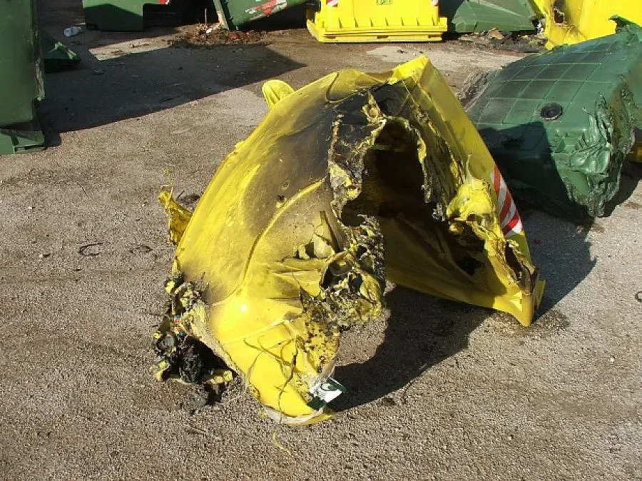 80 контейнера са изгорели в Сливен