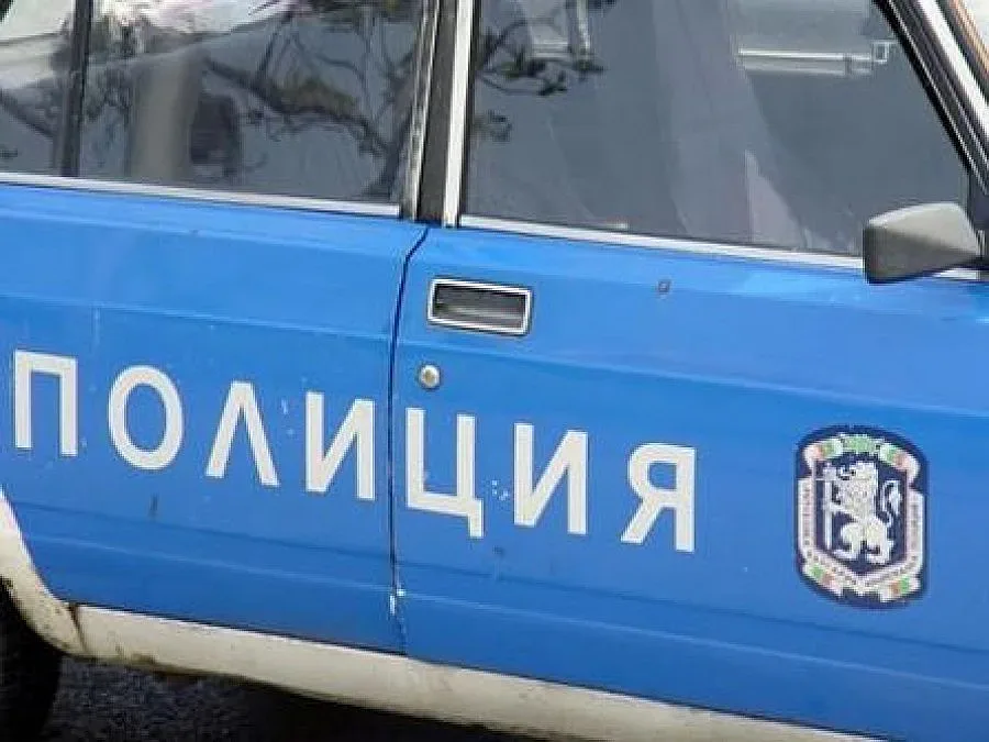 Полицай открит прострелян с личния му пистолет